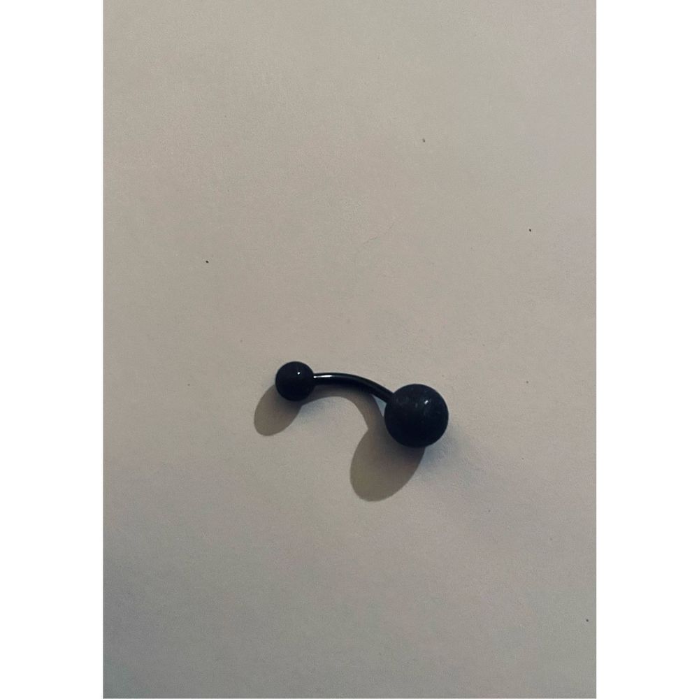 PRETTY BLACK BELLY RING - Picture 6 of 7